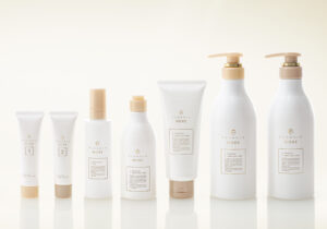 多摩センターの美容室LINDOで取り扱うDEMIのFLOWDIAシャンプー&トリートメント。髪のダメージを補修し、うるおいとツヤを与える人気のヘアケアシリーズです。